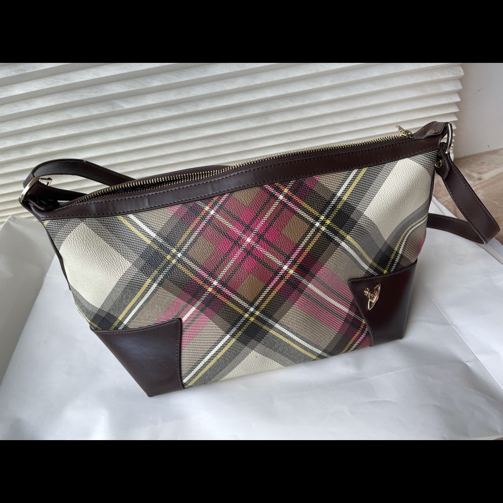 cross shoulders bag, adjustable, huge volume